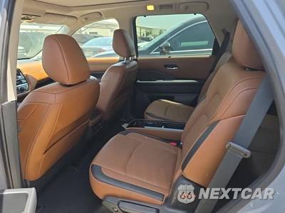 2023 Nissan Pathfinder Platinum - zdjęcie 14 z 24 - miniatura
