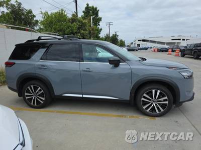 2025 Nissan Pathfinder Platinum - zdjęcie 4 z 26 - miniatura