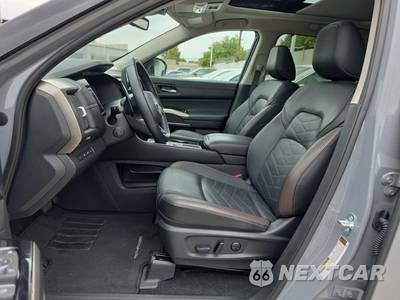 2025 Nissan Pathfinder Platinum - zdjęcie 11 z 26 - miniatura