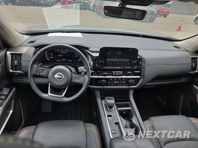 2025 Nissan Pathfinder Platinum - zdjęcie 12 z 26 - miniatura
