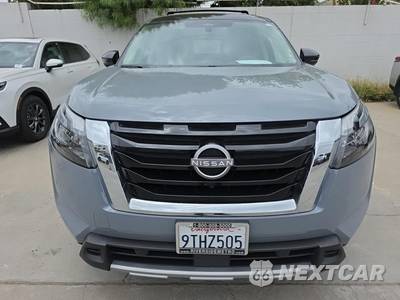 2025 Nissan Pathfinder Platinum - zdjęcie 2 z 26 - miniatura