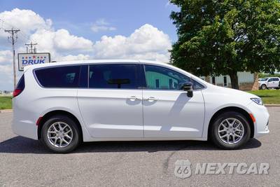 2025 Chrysler Pacifica Select 121.6" WB - zdjęcie 2 z 50 - miniatura