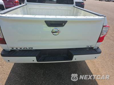 2022 Nissan TITAN SV Crew Cab Short Bed - zdjęcie 5 z 24 - miniatura