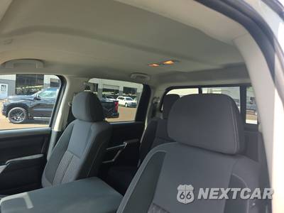 2022 Nissan TITAN SV Crew Cab Short Bed - zdjęcie 17 z 24 - miniatura