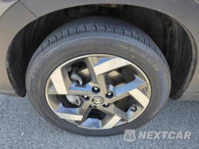 2025 Hyundai Venue SEL - zdjęcie 10 z 32 - miniatura