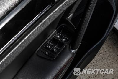 2016 Volkswagen Golf GTI SE Hatchback - zdjęcie 40 z 50 - miniatura