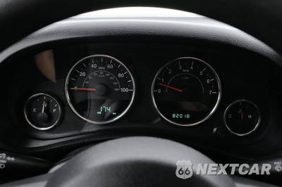 2014 Jeep Wrangler Sport - zdjęcie 23 z 50 - miniatura
