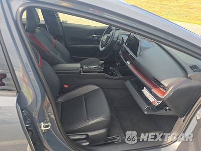 2026 Toyota Prius Plug-In Hybrid XSE - zdjęcie 14 z 26 - miniatura