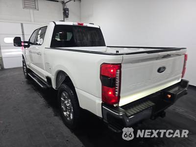 2023 Ford Super Duty F-250 Lariat Crew Cab Medium Bed - zdjęcie 6 z 19 - miniatura