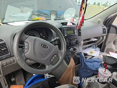 2011 Kia Sedona LX 118.9" WB - zdjęcie 11 z 39 - miniatura
