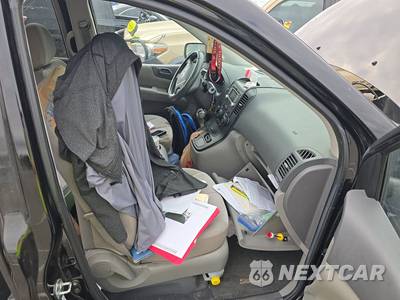 2011 Kia Sedona LX 118.9" WB - zdjęcie 8 z 39 - miniatura