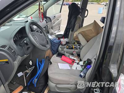 2011 Kia Sedona LX 118.9" WB - zdjęcie 7 z 39 - miniatura