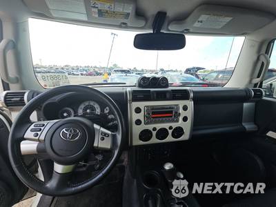 2014 Toyota FJ Cruiser w/Rear Doors - zdjęcie 11 z 22 - miniatura