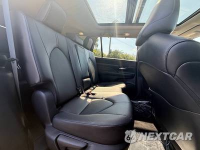2026 Toyota Grand Highlander Hybrid XLE - zdjęcie 17 z 33 - miniatura