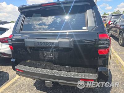 2026 Toyota 4Runner SR5 - zdjęcie 5 z 19 - miniatura