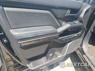 2026 Toyota 4Runner SR5 - zdjęcie 9 z 19 - miniatura