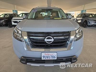 2025 Nissan Pathfinder Platinum - zdjęcie 2 z 22 - miniatura
