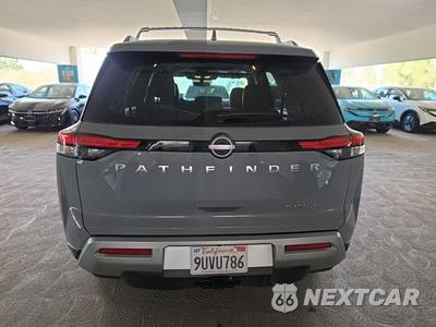 2025 Nissan Pathfinder Platinum - zdjęcie 6 z 22 - miniatura