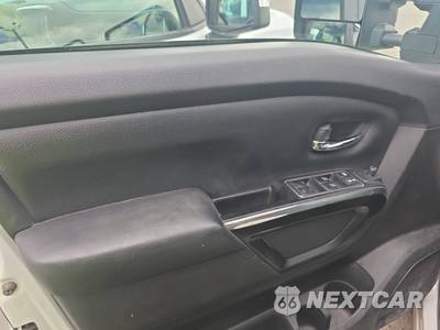 2023 Nissan TITAN SV Crew Cab Short Bed - zdjęcie 9 z 40 - miniatura