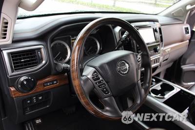 2018 Nissan TITAN Platinum Reserve Crew Cab Short Bed - zdjęcie 36 z 48 - miniatura