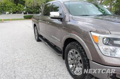 2018 Nissan TITAN Platinum Reserve Crew Cab Short Bed - zdjęcie 8 z 48 - miniatura