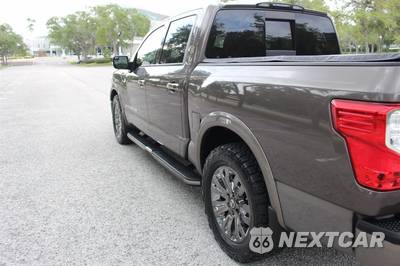 2018 Nissan TITAN Platinum Reserve Crew Cab Short Bed - zdjęcie 11 z 48 - miniatura