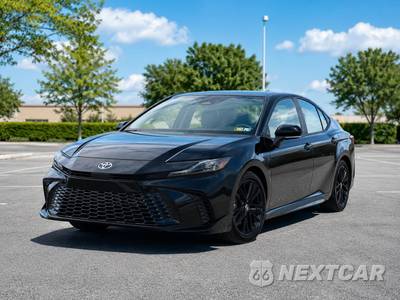 2025 Toyota Camry SE - zdjęcie 2 z 14 - miniatura