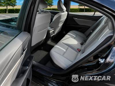 2025 Toyota Camry SE - zdjęcie 10 z 14 - miniatura