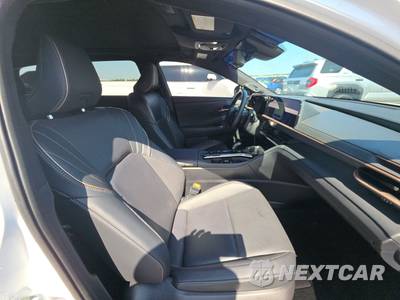 2025 Toyota Crown Signia Limited - zdjęcie 8 z 32 - miniatura