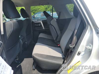 2016 Toyota 4Runner SR5 - zdjęcie 13 z 28 - miniatura