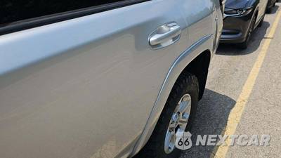 2016 Toyota 4Runner SR5 - zdjęcie 21 z 28 - miniatura