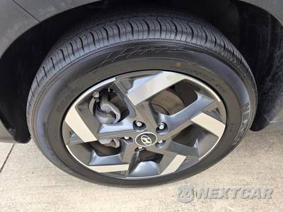 2025 Hyundai Venue SEL - zdjęcie 6 z 26 - miniatura