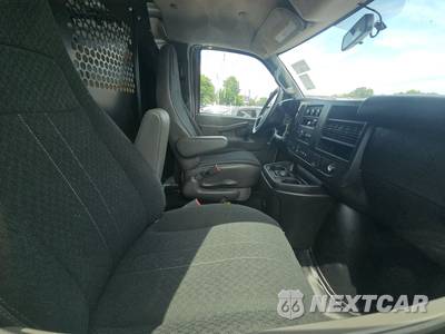 2025 GMC Savana 2500 Cargo Van 1WT 135.0" WB - zdjęcie 8 z 31 - miniatura
