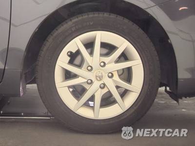 2014 Toyota Prius v Two - zdjęcie 10 z 36 - miniatura