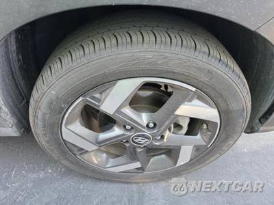 2025 Hyundai Venue SEL - zdjęcie 15 z 29 - miniatura
