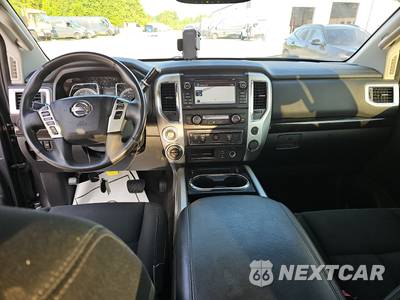 2018 Nissan TITAN SV Crew Cab Short Bed - zdjęcie 11 z 31 - miniatura