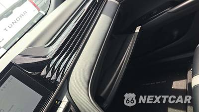 2025 Toyota Camry SE - zdjęcie 28 z 29 - miniatura