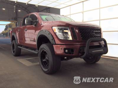 2018 Nissan TITAN PRO-4X Crew Cab Short Bed - zdjęcie 3 z 63 - miniatura