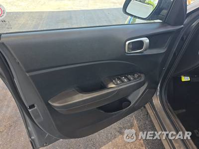 2025 Hyundai Venue SEL - zdjęcie 9 z 22 - miniatura