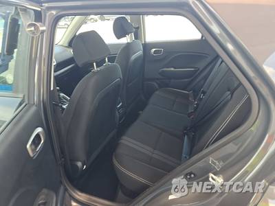 2025 Hyundai Venue SEL - zdjęcie 13 z 22 - miniatura