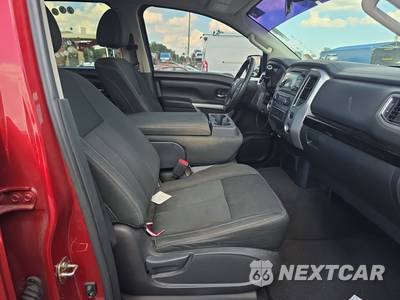 2017 Nissan TITAN SV Crew Cab Short Bed - zdjęcie 8 z 33 - miniatura