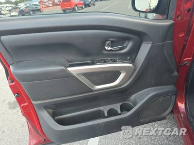 2017 Nissan TITAN SV Crew Cab Short Bed - zdjęcie 9 z 33 - miniatura