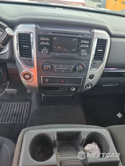 2017 Nissan TITAN SV Crew Cab Short Bed - zdjęcie 11 z 33 - miniatura