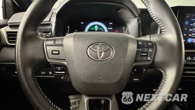 2025 Toyota Camry SE - zdjęcie 15 z 30 - miniatura