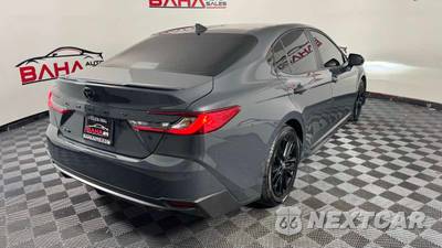 2025 Toyota Camry SE - zdjęcie 6 z 30 - miniatura