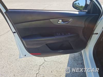 2020 Kia Forte LXS - zdjęcie 9 z 31 - miniatura
