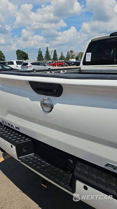 2018 Nissan TITAN PRO-4X Crew Cab Extra Short Bed - zdjęcie 31 z 34 - miniatura