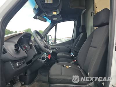 2025 Mercedes-Benz Sprinter 3500XD Cab Chassis DRW - zdjęcie 7 z 19 - miniatura