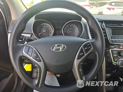 2017 Hyundai Elantra GT Hatchback - zdjęcie 10 z 29 - miniatura