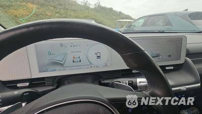 2024 Hyundai IONIQ 5 Limited - zdjęcie 22 z 38 - miniatura